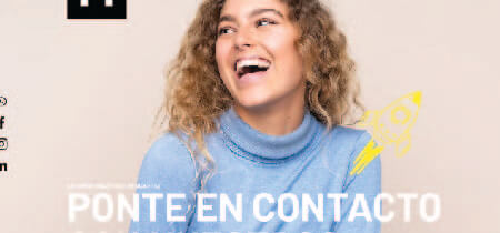 Fotografía de mujer riendo en la página de contacto de la web NovioCom Marketing Group